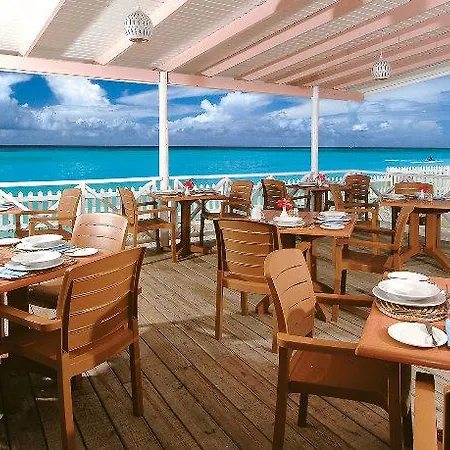 Butterfly Beach Hotel 